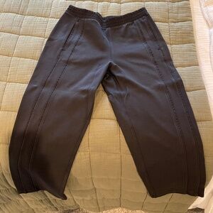 Lululemon Light Strides Crop 23” Black Capri Casual Pull On Pants Size 4